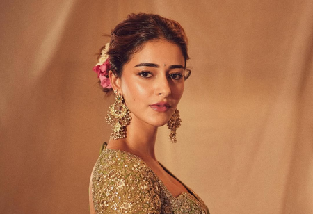 Ananya Panday radiates festive glow in her saree look on Ganesh Chaturthi Ananya Panday radiates festive glow in her saree look on Ganesh Chaturthi